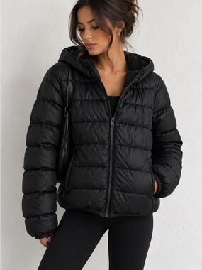 Aritzia TNA Black Goose Down Puffer Jacket Hooded Cozy Winter Coat Women’s L